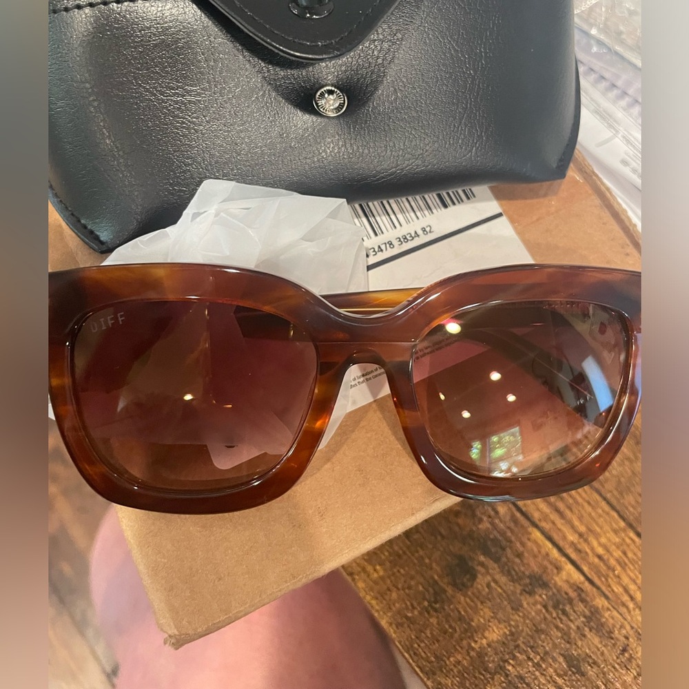 Diff new sunglasses tortoise color